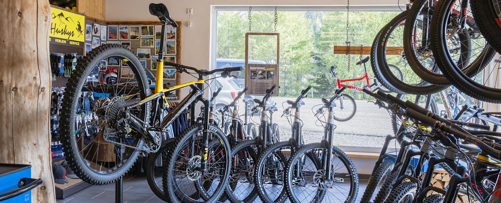 Huskys-7023 Huskys-7023