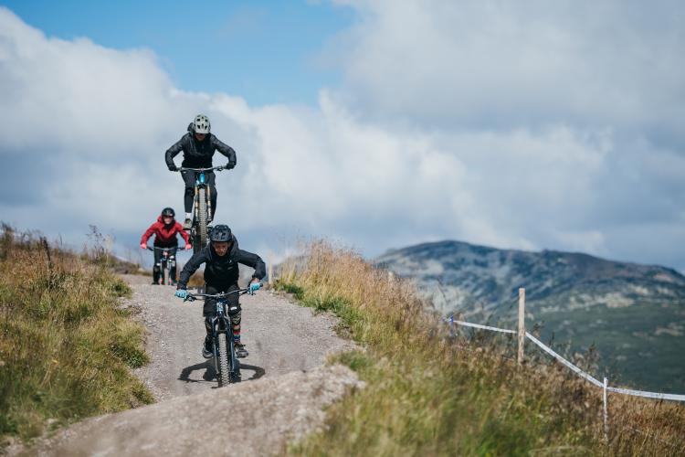 Biking Turrach Huskeys 09.21 hr-3558