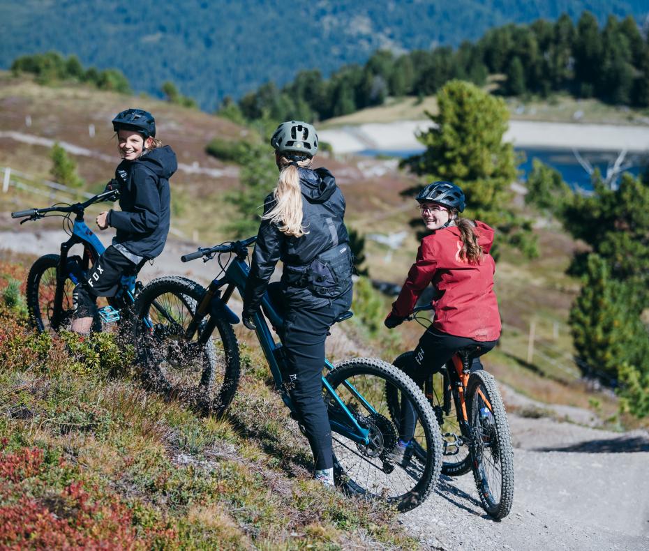 Biking Turrach Huskeys 09.21 hr-3627